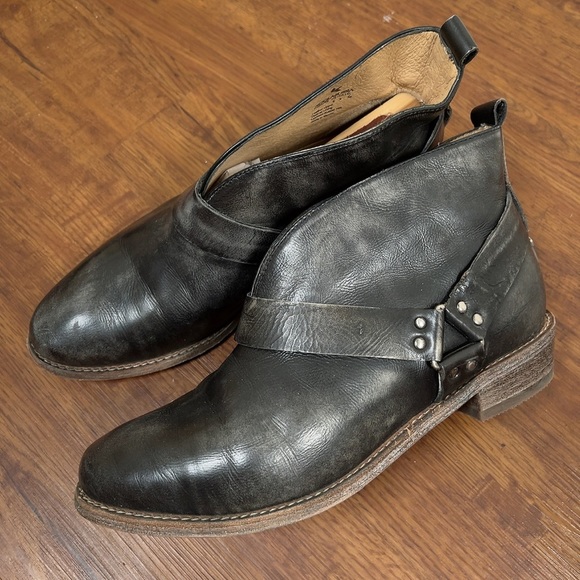 KOOLABURRA BY UGG | DAME HARNESS ANKLE BOOTS DISTRESSED LEATHER - Picture 4 of 13